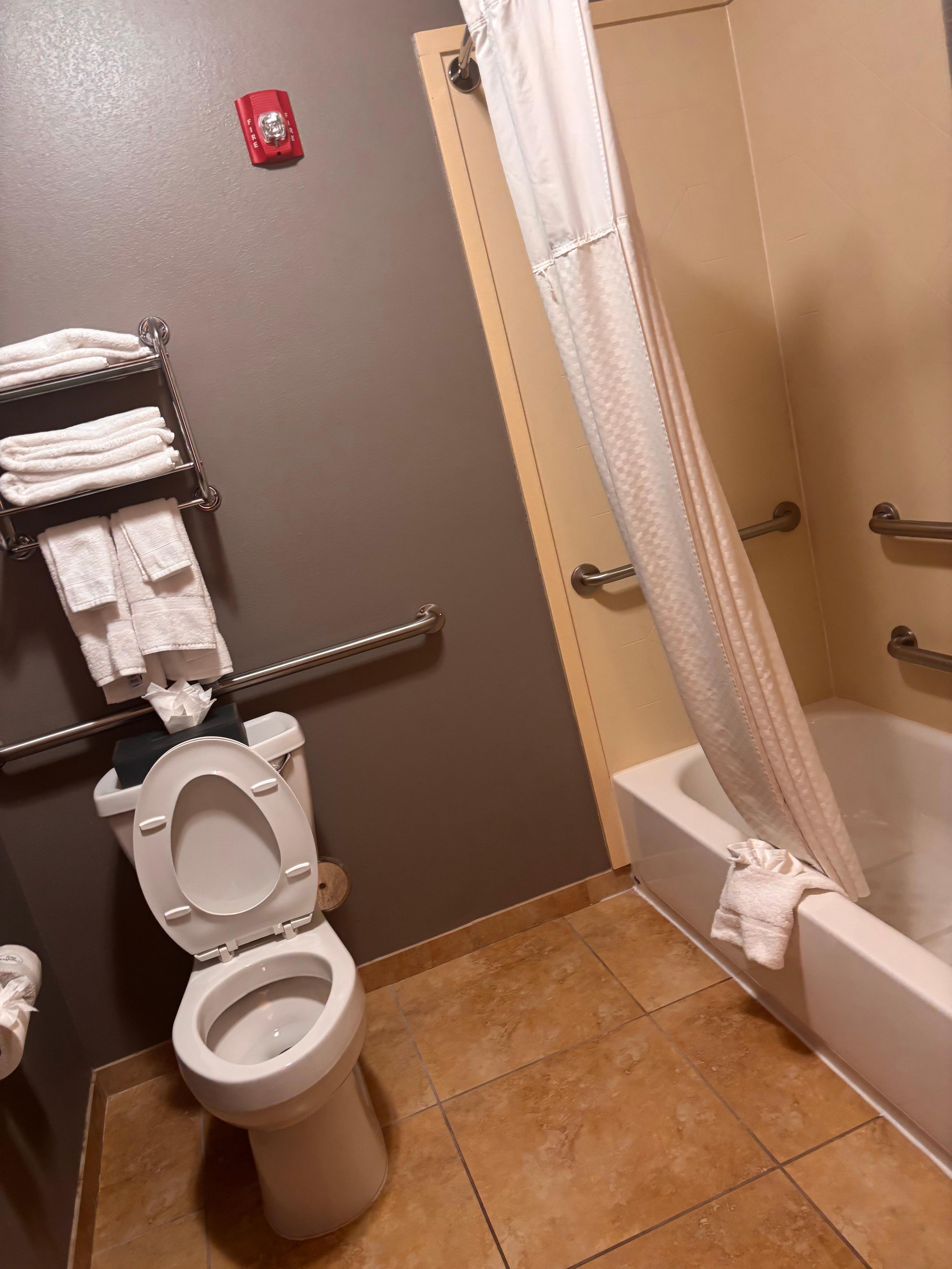 Bathroom handicap/wheelchair accessible 