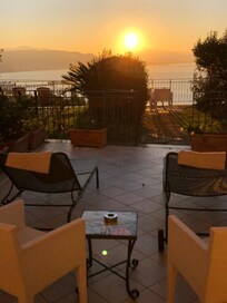 Blick vom Zimmer mit Terrasse