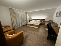 3 person room