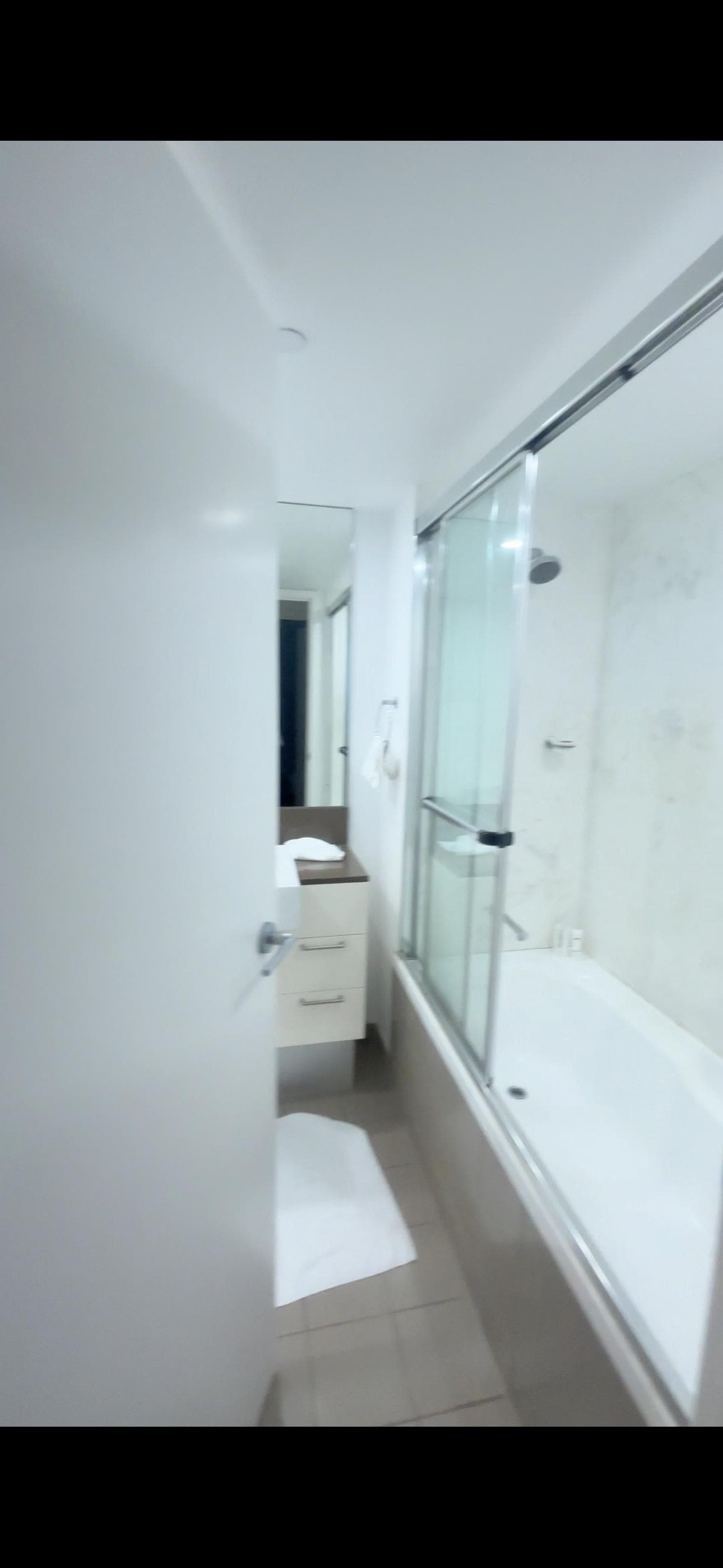 Main bathroom 