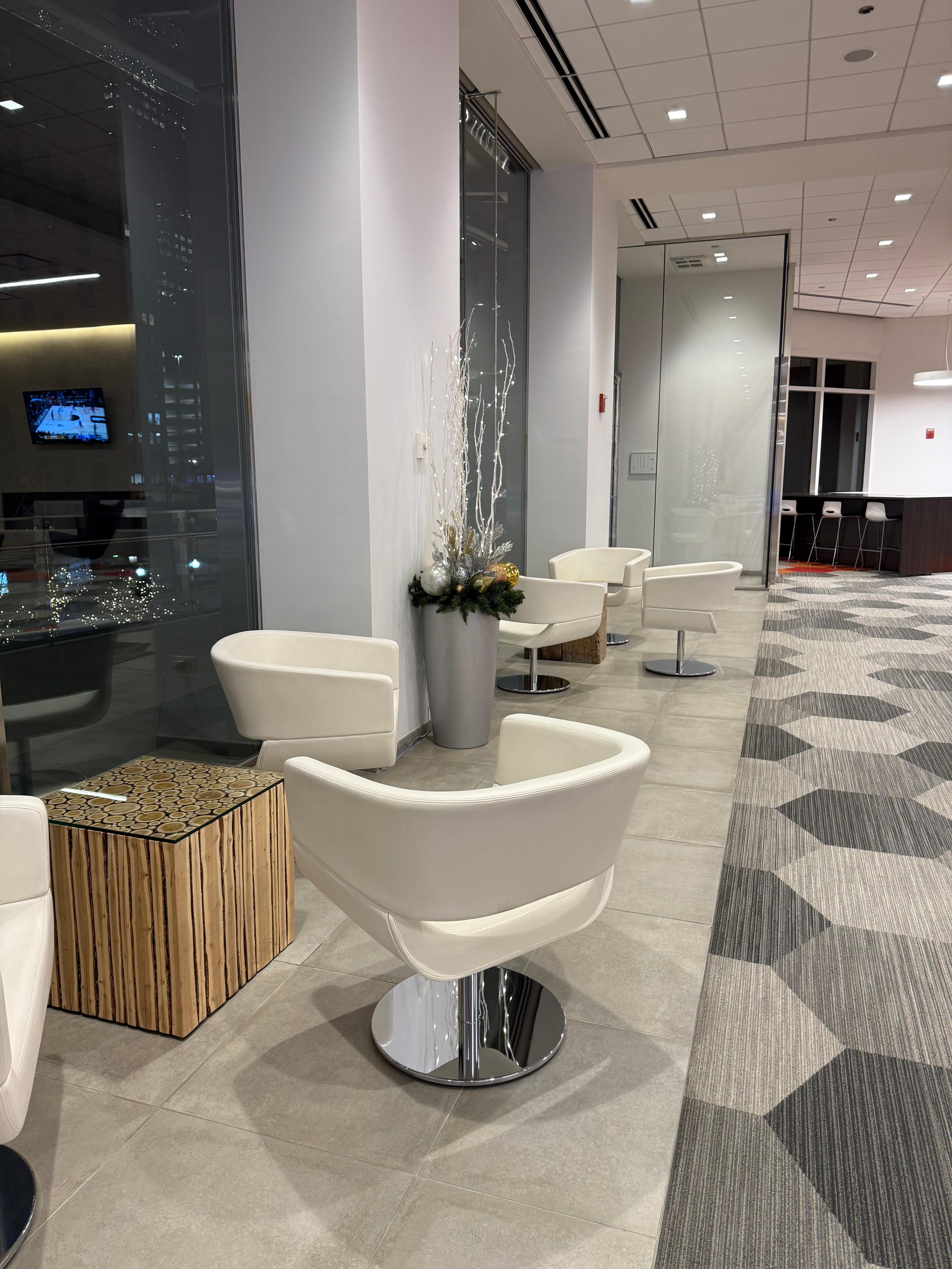 seating area at Buckingham Athletic Club available to hotel guests