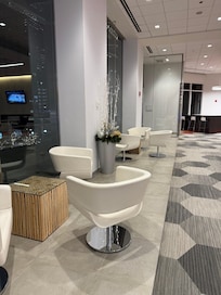 seating area at Buckingham Athletic Club available to hotel guests
