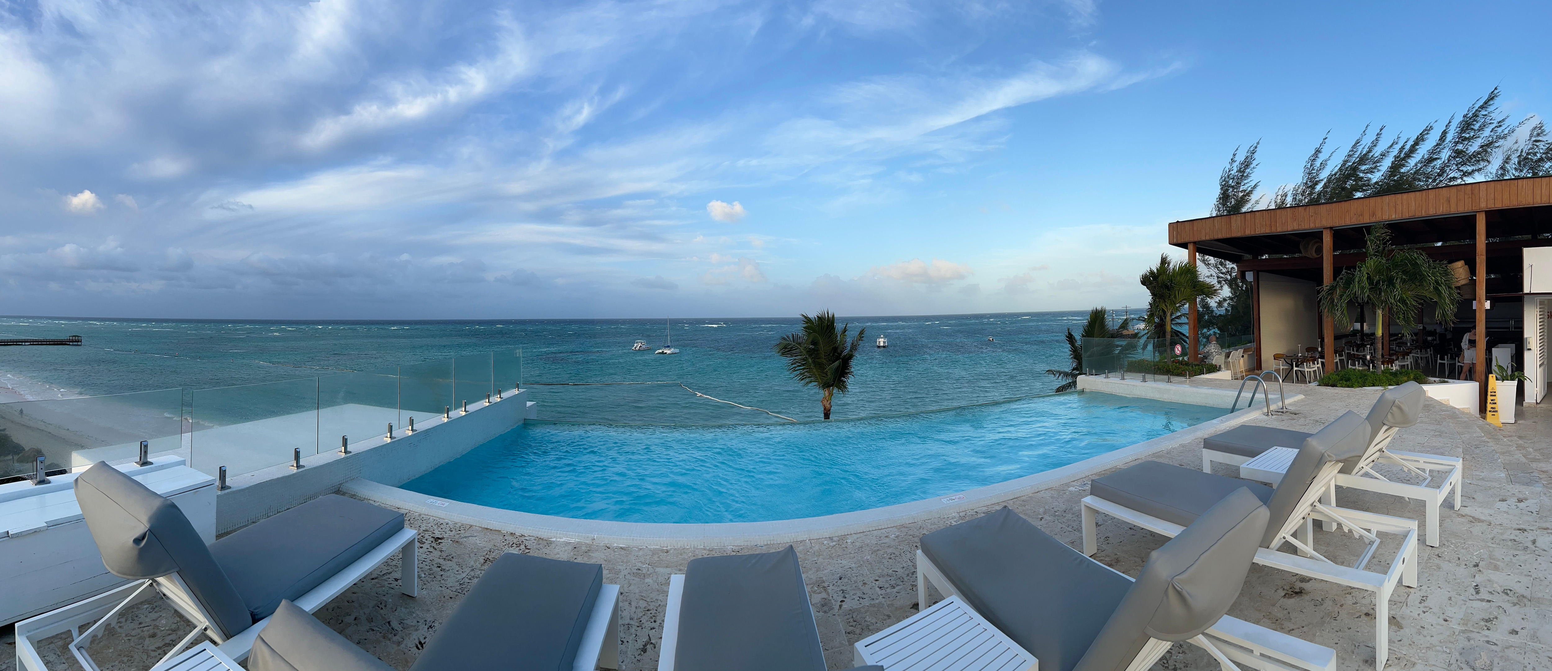 Rooftop pool (panorama shot)
