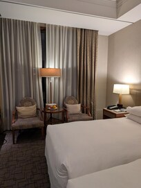 カフェテーブルと椅子もありました