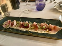 og fantastisk mad i deres restaurant med et perfekt udbud af vine!