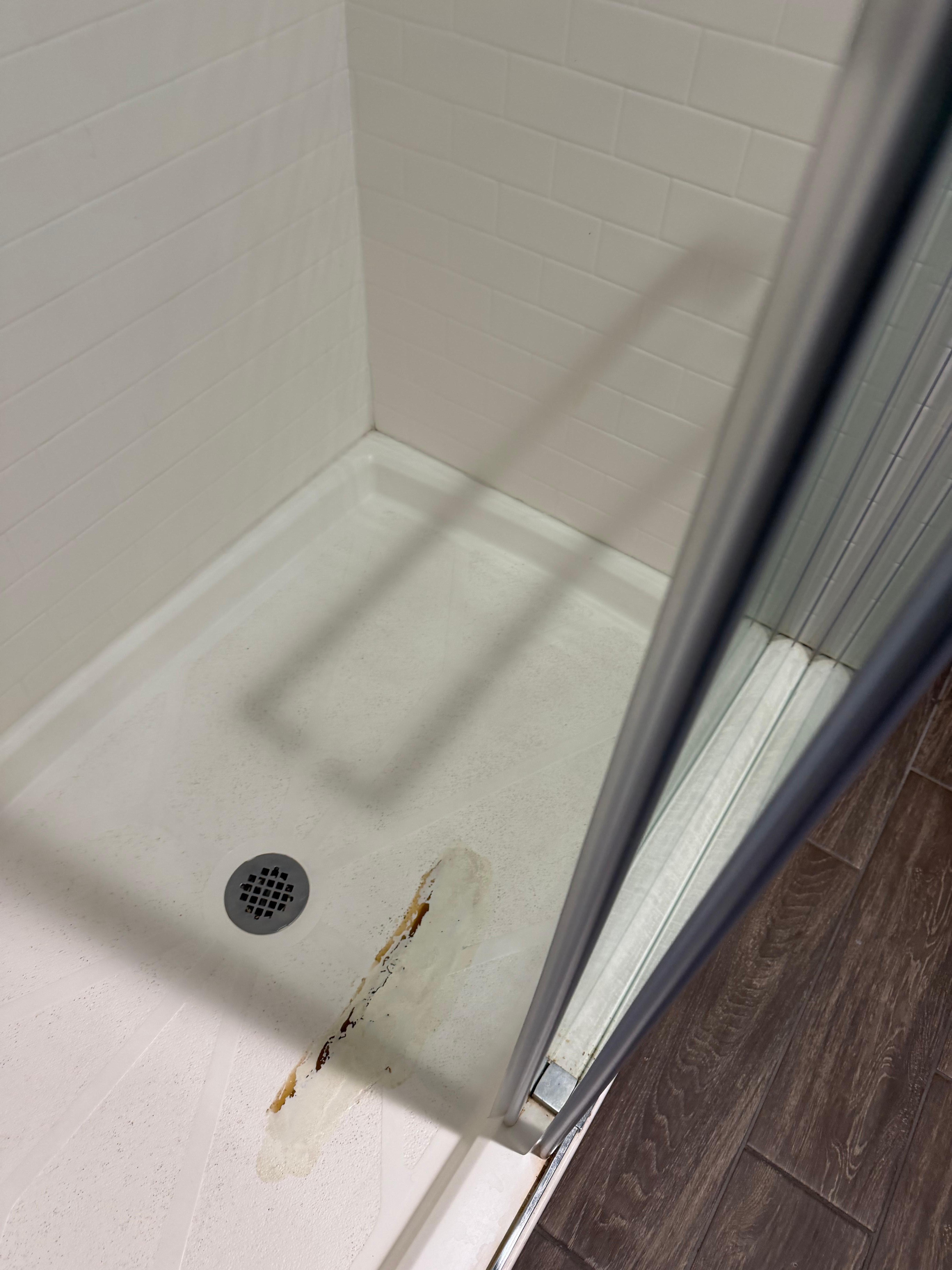 Tub was dirty and mold 