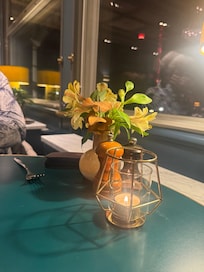 Varma färger i matsalen