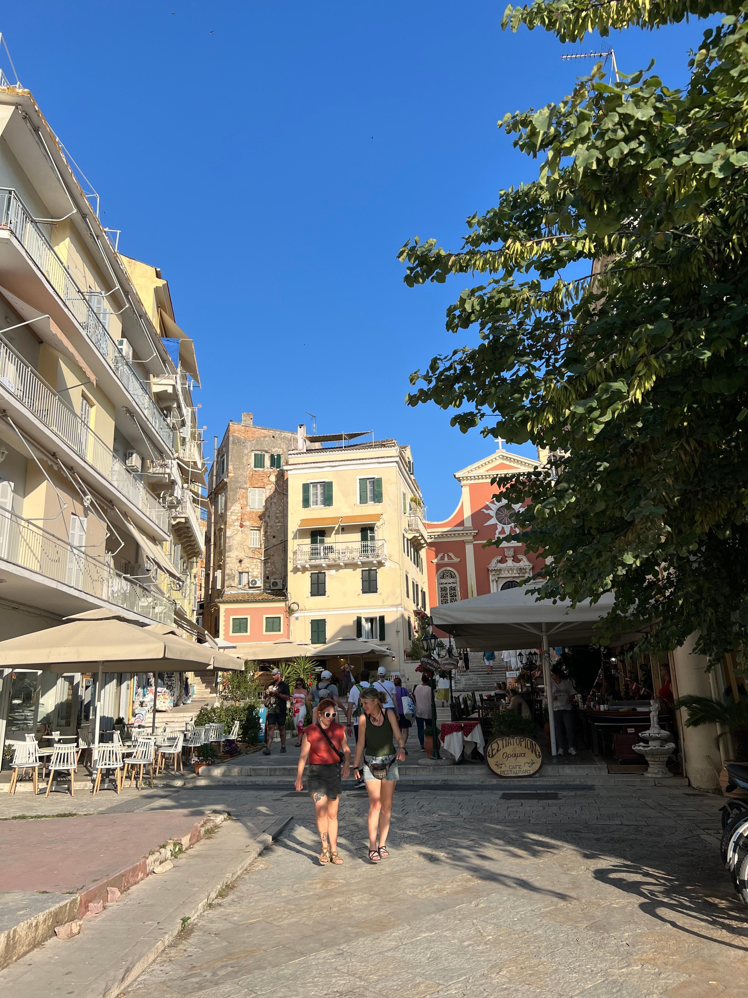 Busy square in front of Casa Spilia