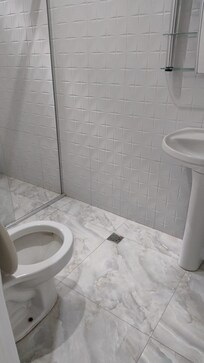 Baño amplio y limpio