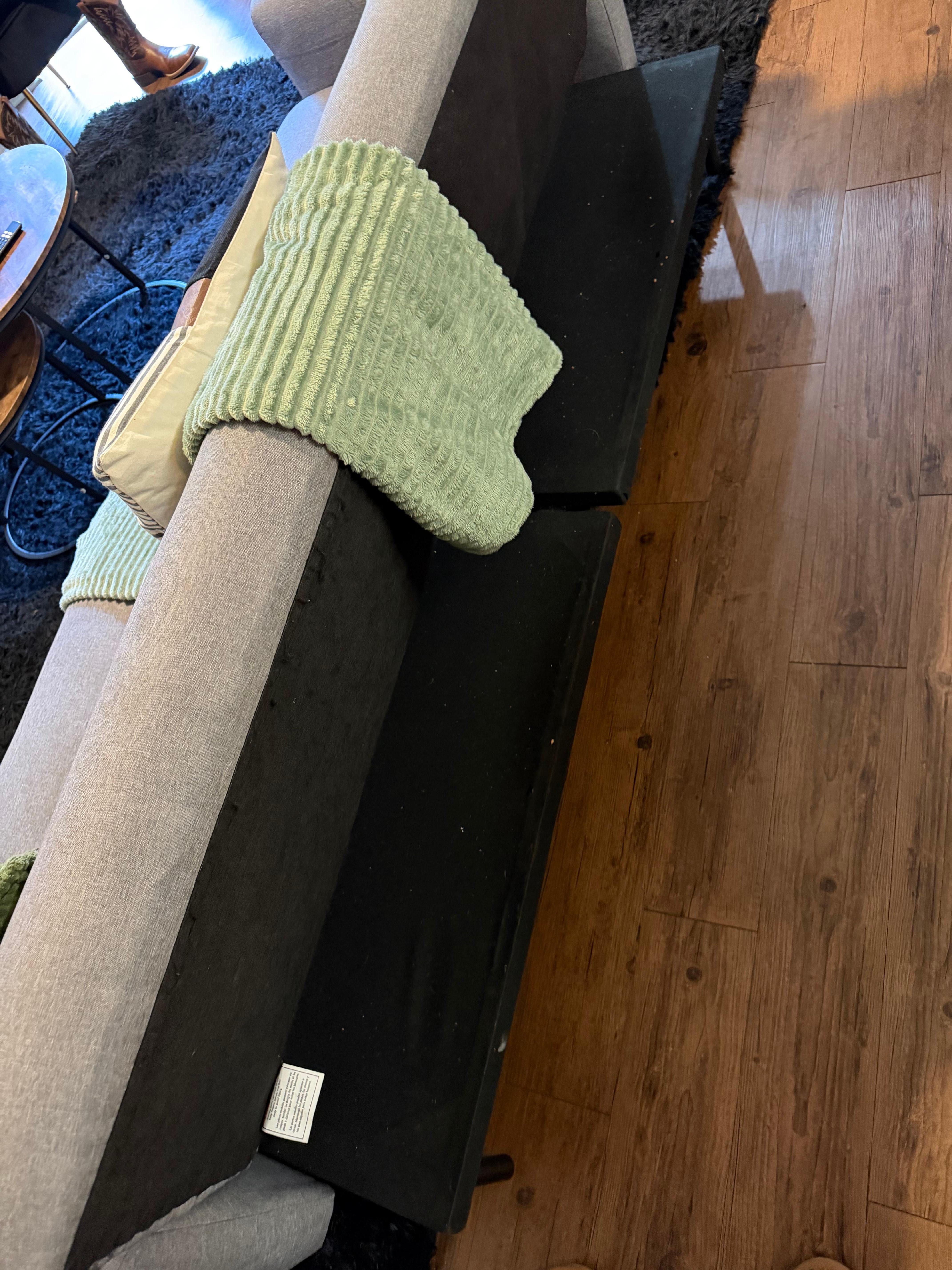 City couch and not the same couch as the pictures. 