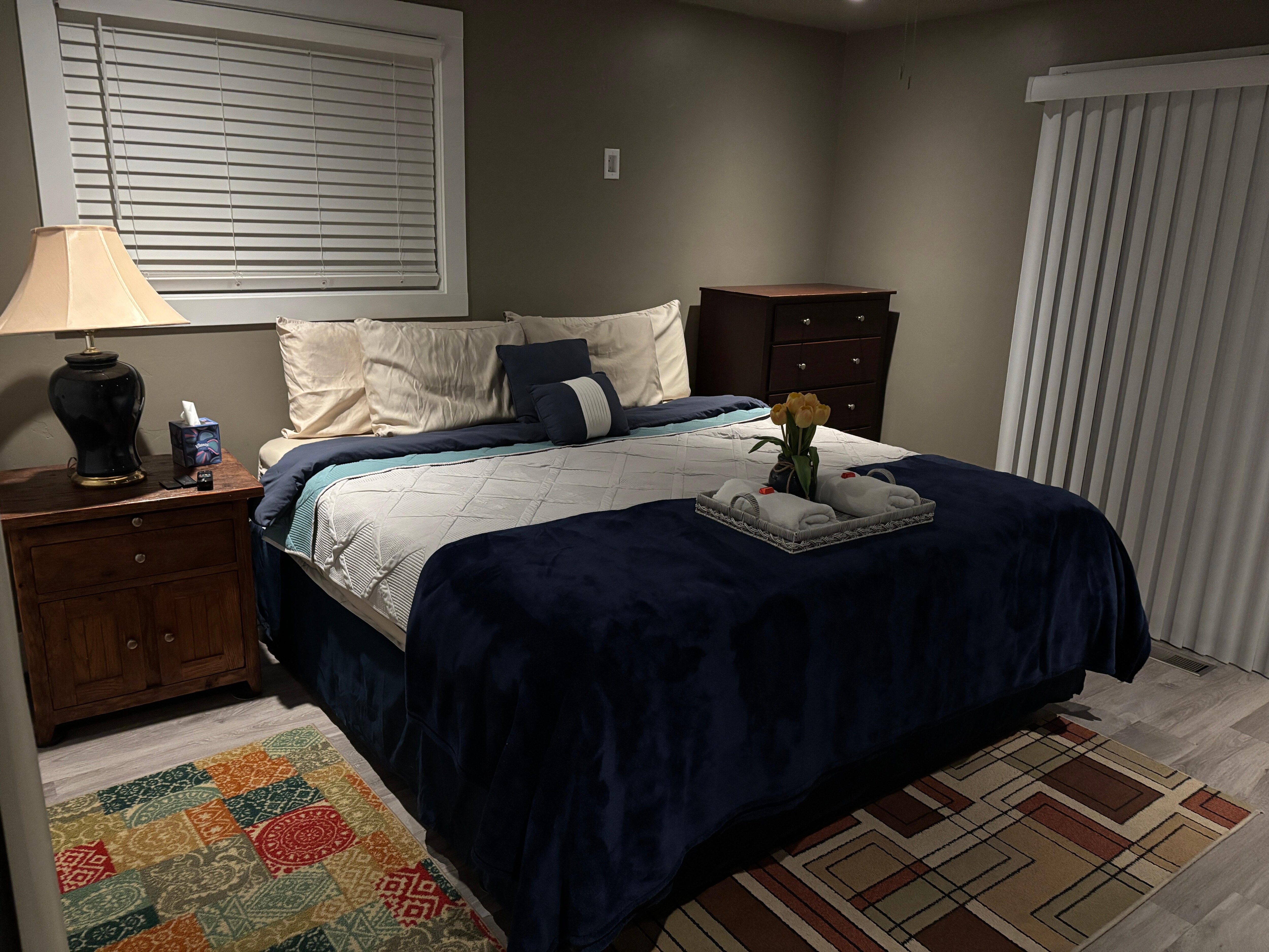 Very nice and comfy beds. Chocolates and flowers.  TVs. Fireplace wall setting. Towels...towels everywhere! If a levy breaks somewhere you'll be able to wipe up four feet of water just with the towels found in basically one room and bathroom alone. 