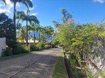 la rue qui descend sur la plage Leroux Ă 2
minutes Ă pied, super plage