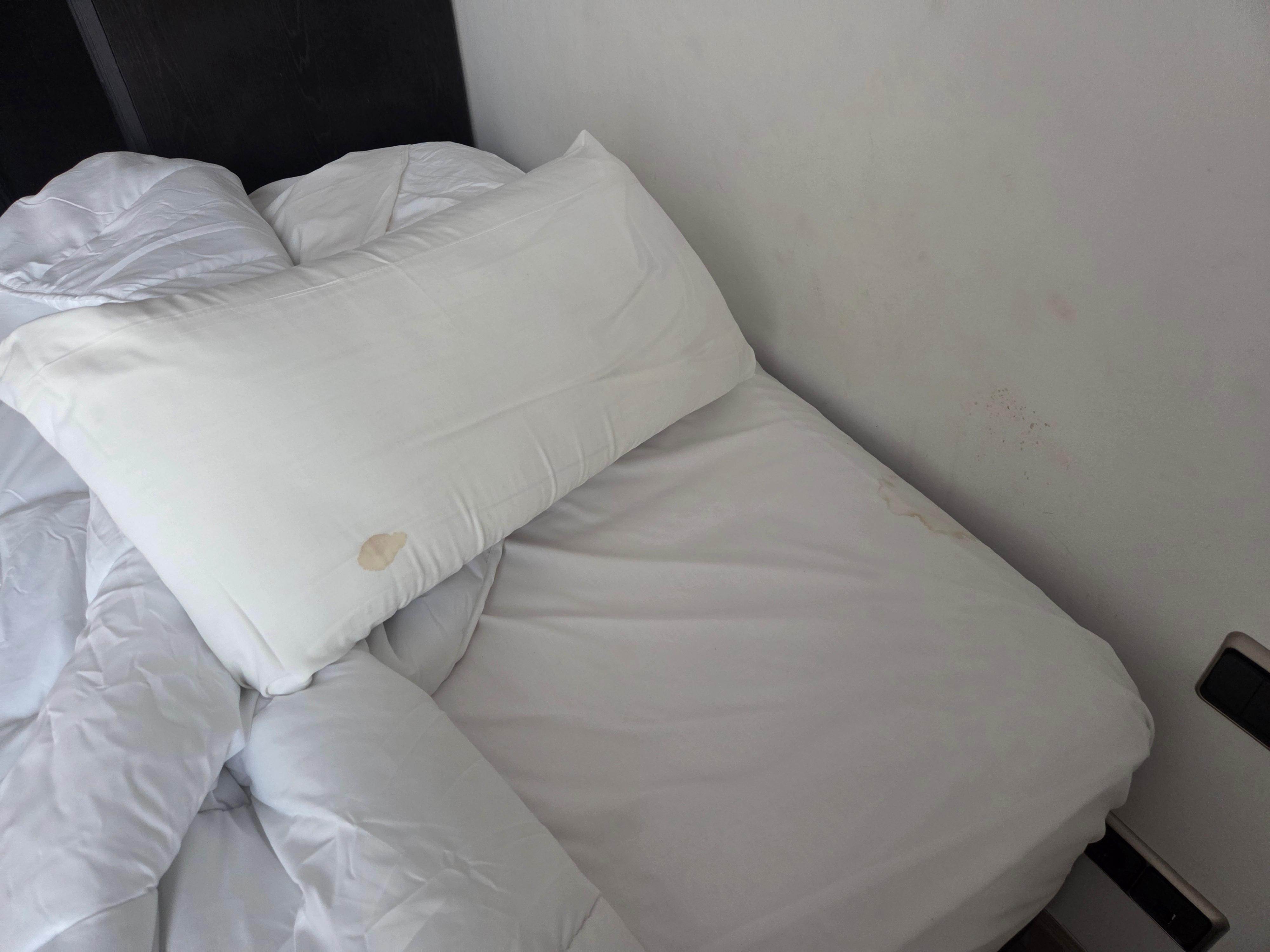 Stained bedding from airconditioner