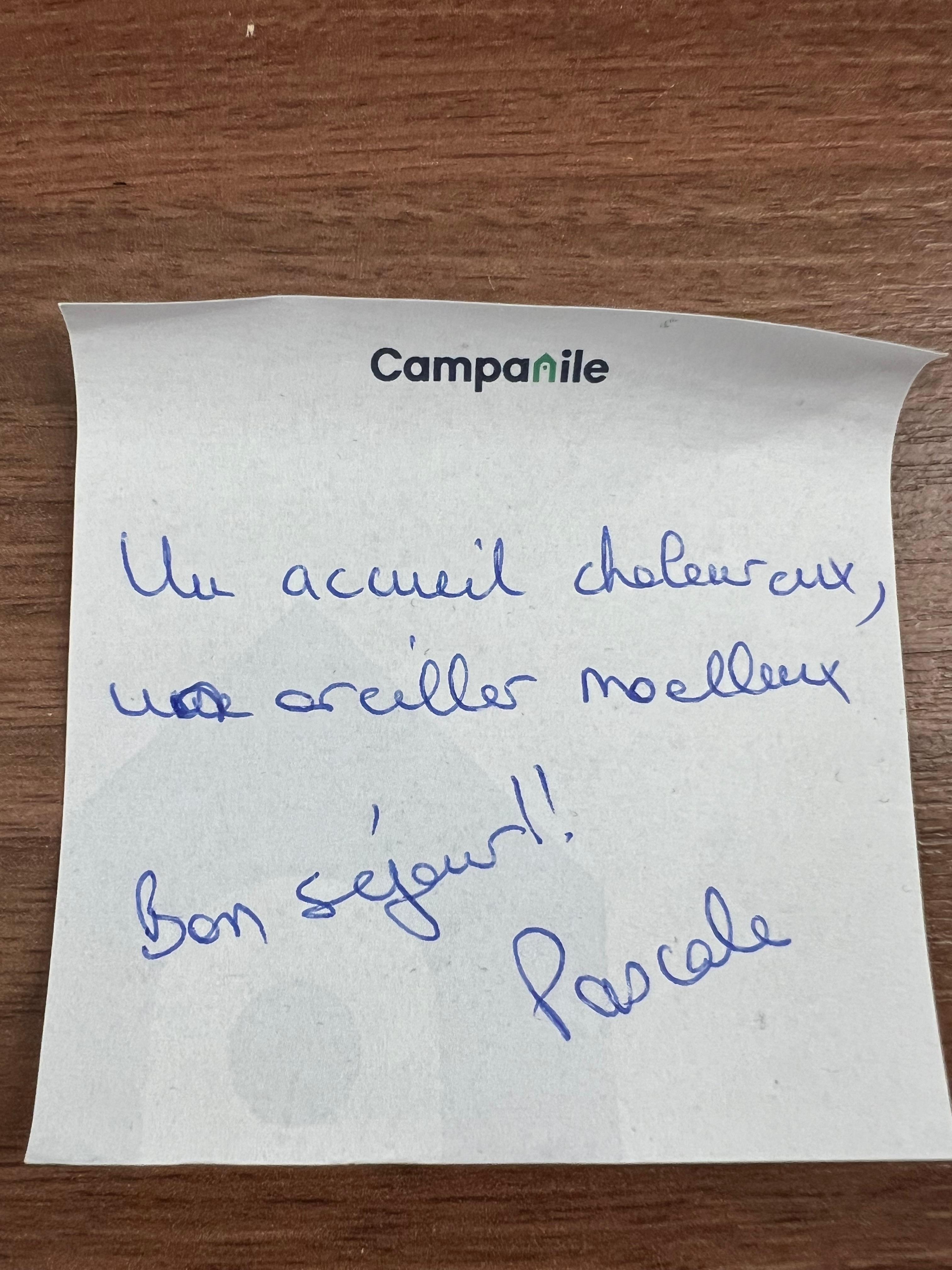 Personlig skrevet lapp hang på speilet 😊