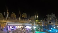 Bar en la piscina con actuaciones nocturnas.