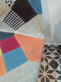 Stuhl kaputt und dreckig