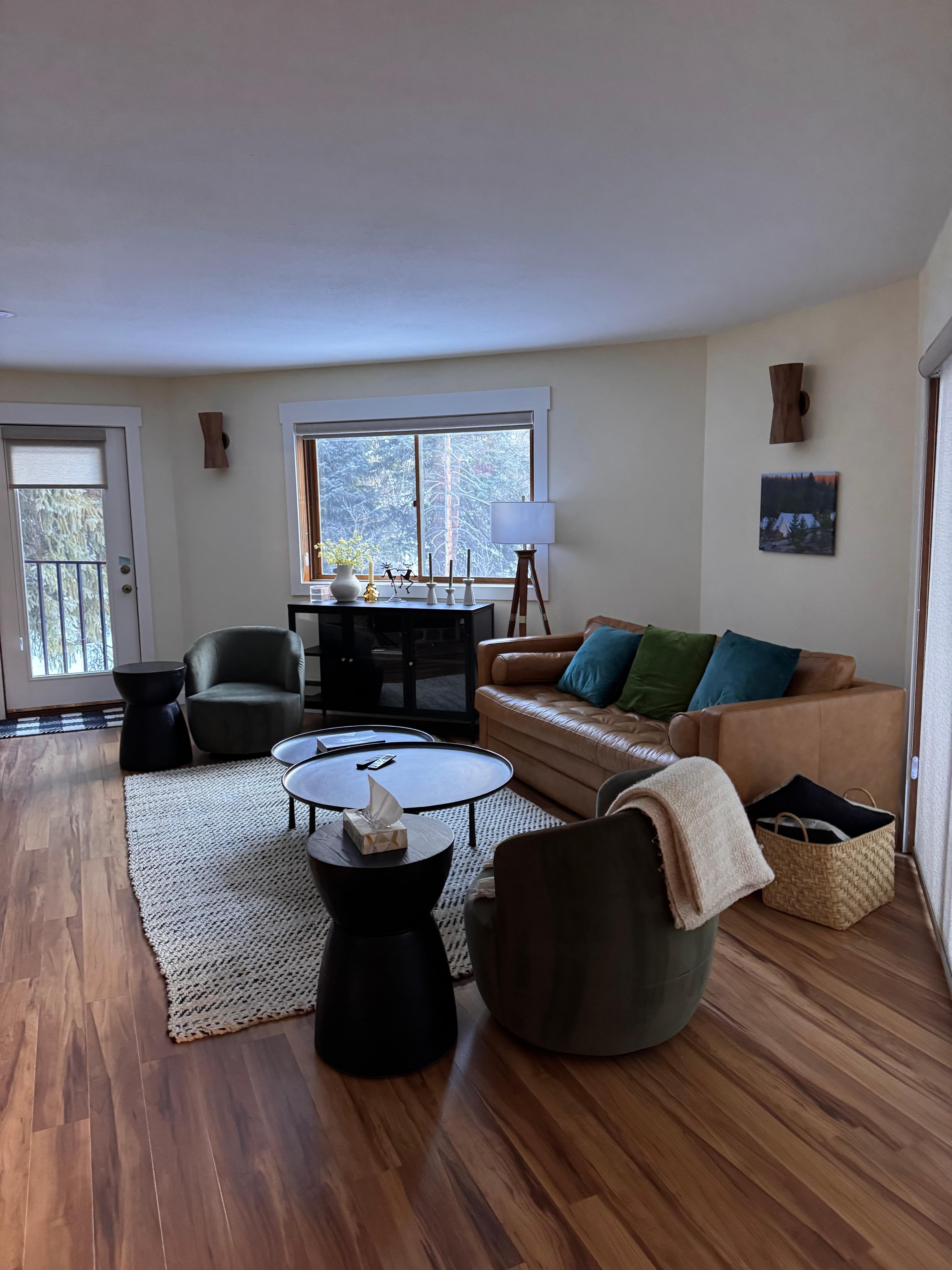 Great living space to relax at the end of the day. 