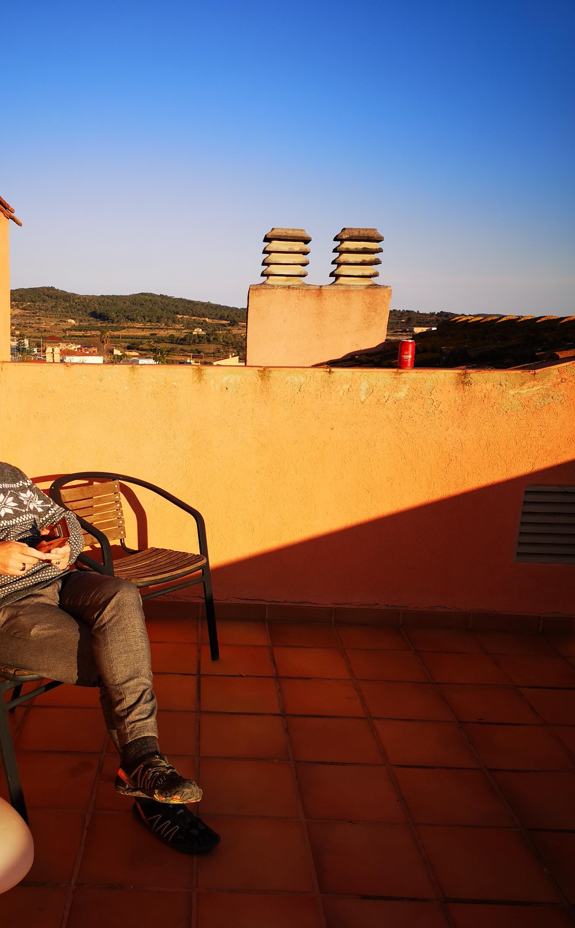 Takterrass man har tillgång till på hotellet. 