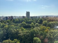 窓の外の景色に癒されます。