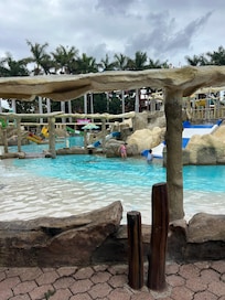 Huge kiddie waterpark.