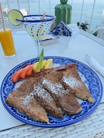Tasty French Toast and lovely atmosphere.