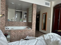 Jetted tub