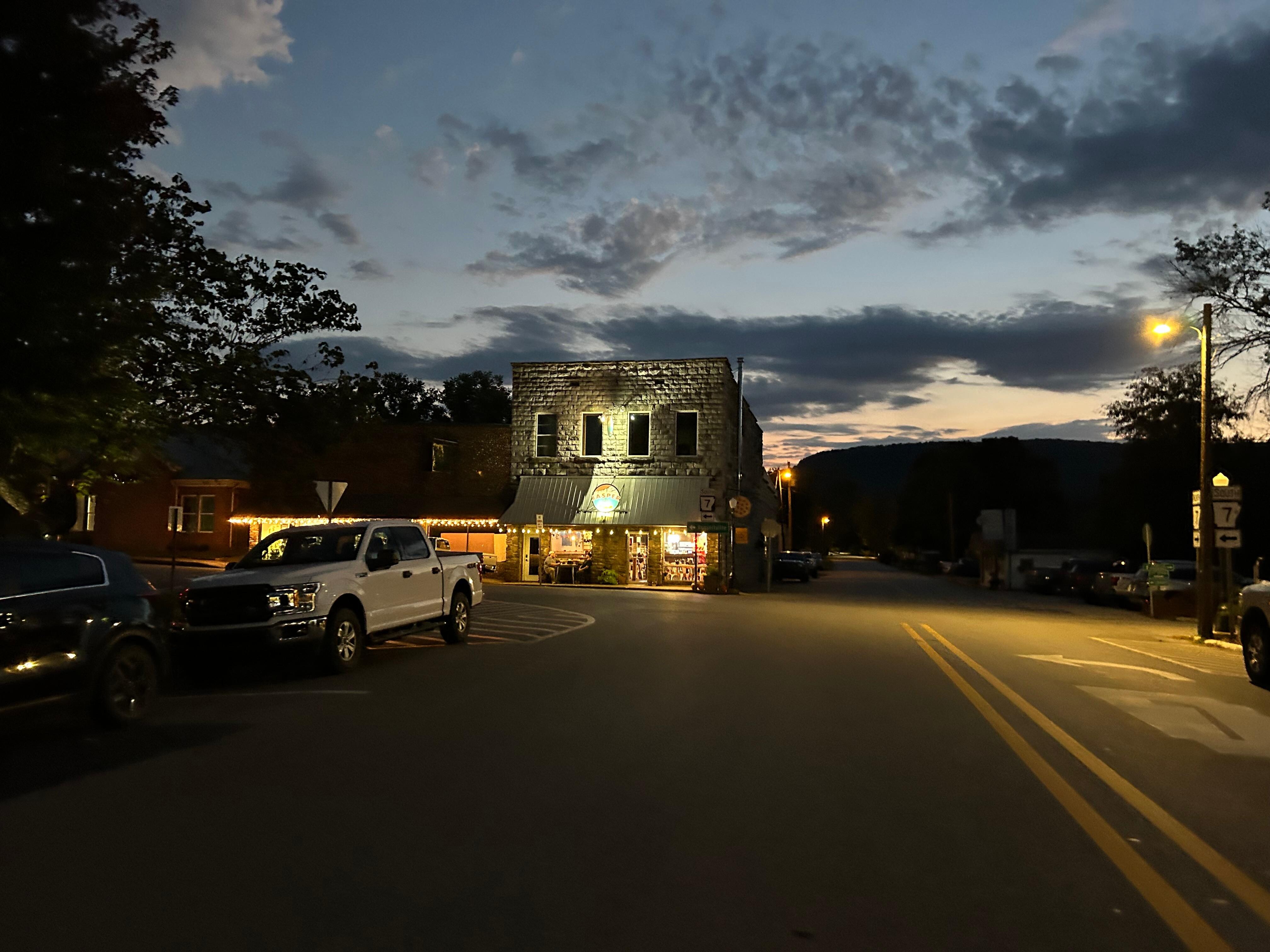 Great pizza; order before the dough run out! 
