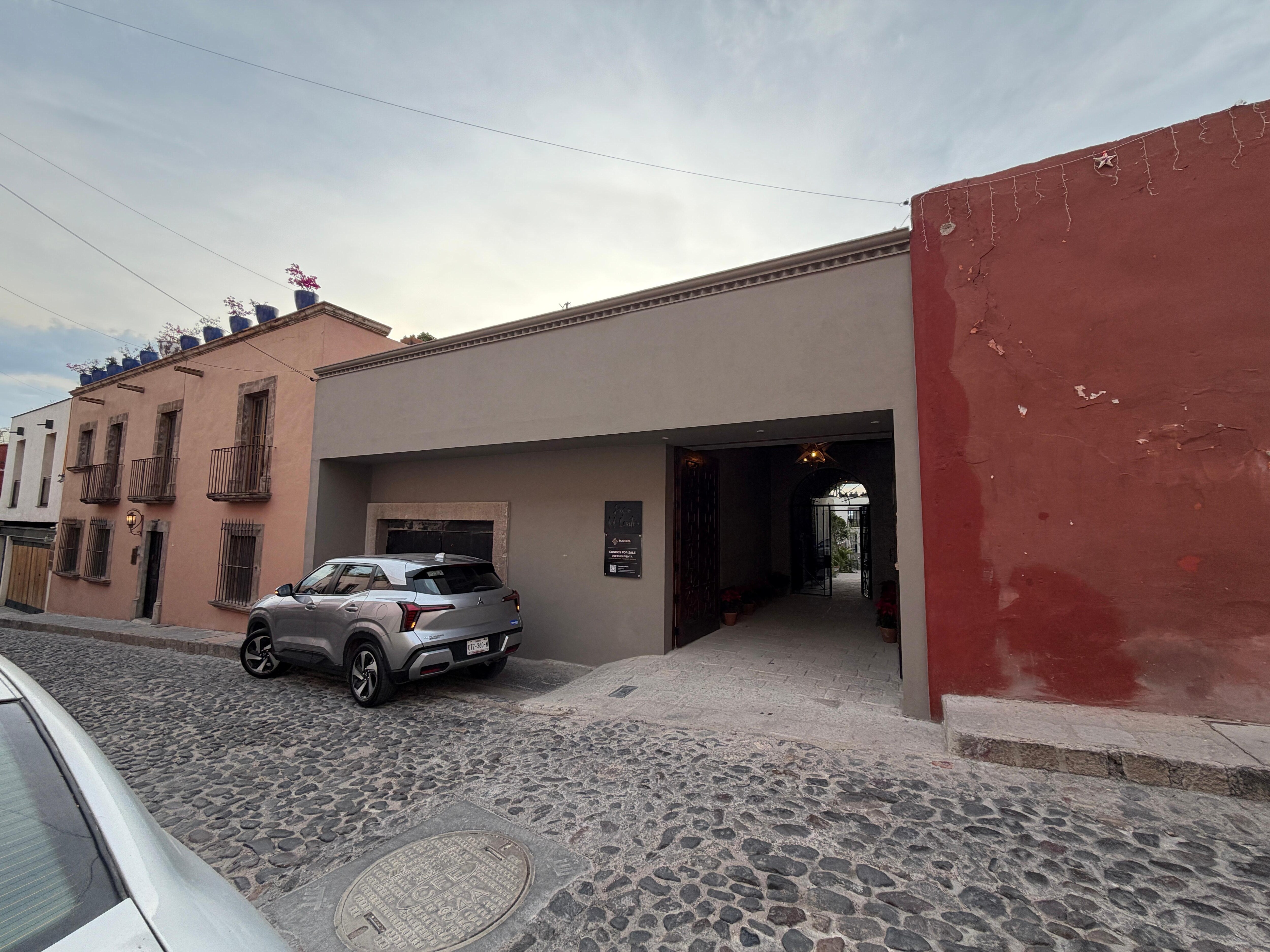 Entrance and where to park for valet