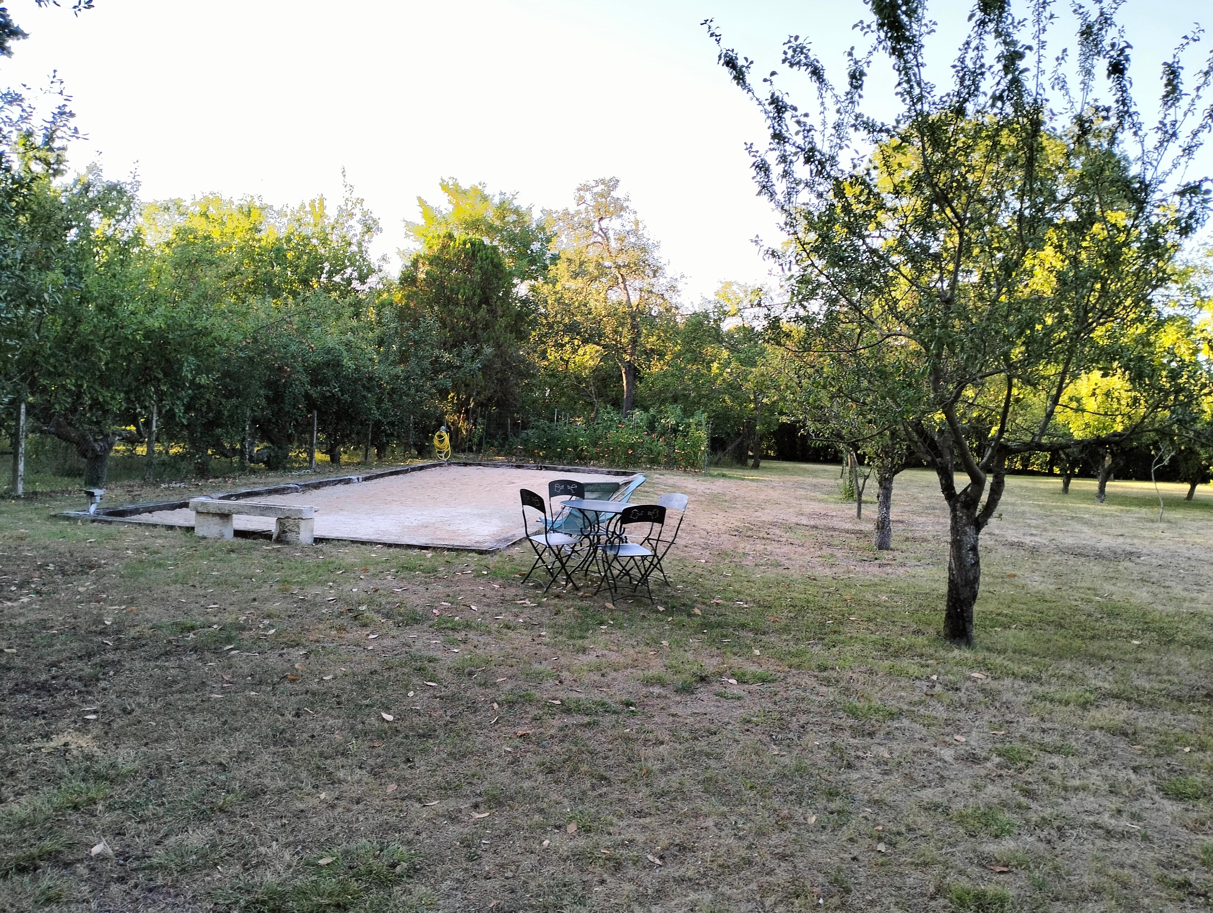 Jeu de boules et tennis de table accessible 