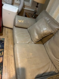 Not same sofa on web.