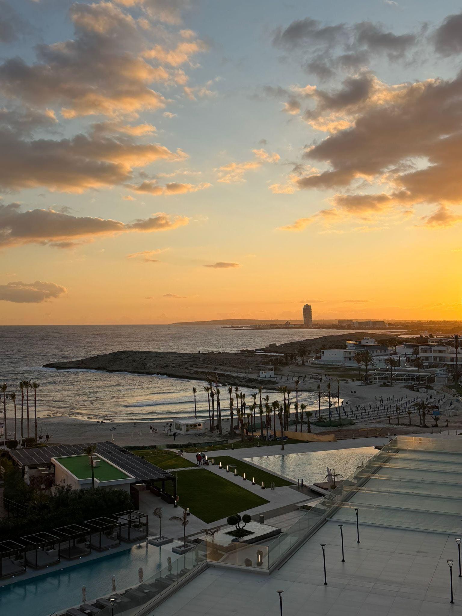 Hotelanlage zum Sonnenuntergang 