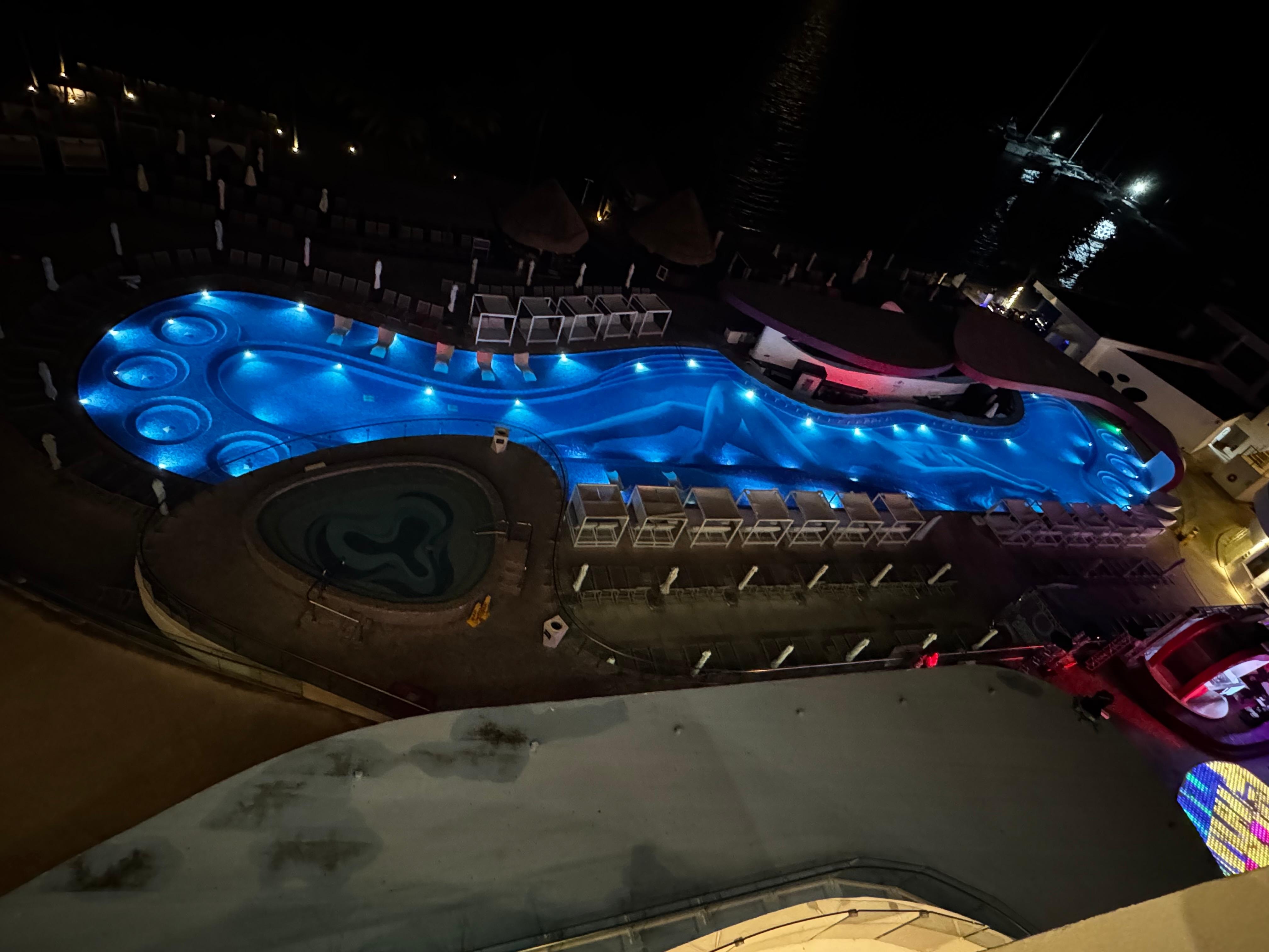 The pool at night 