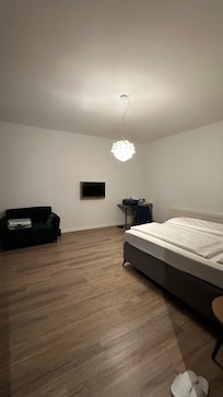 Blick Zimmer vom Flur aus