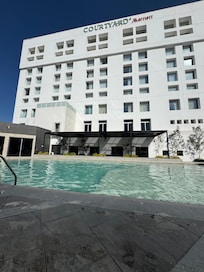 La alberca climatizada está muy bien