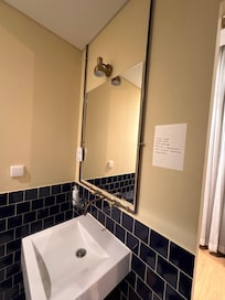 Bathroom had a different water tap system. Hard to completely close.