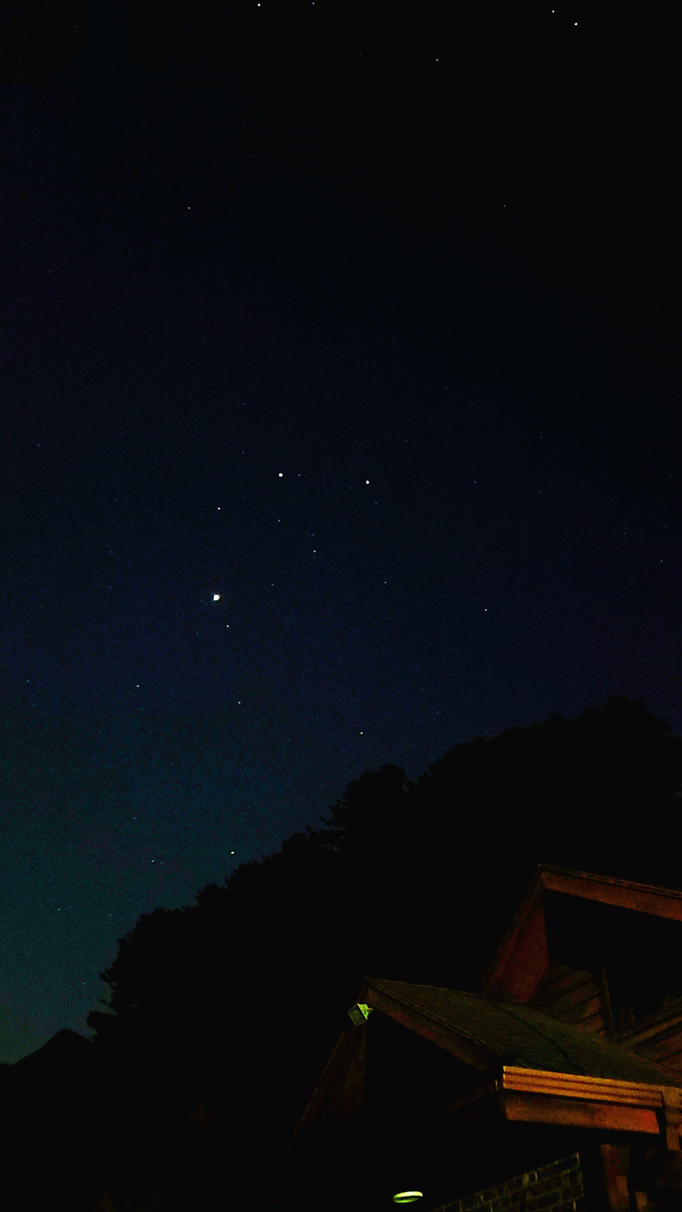 겨울에 달도 반달이었어서 밤에 별 보기 좋았습니다!