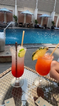 Happy Hour ab 13 Uhr (Bild beim grossen Pool)