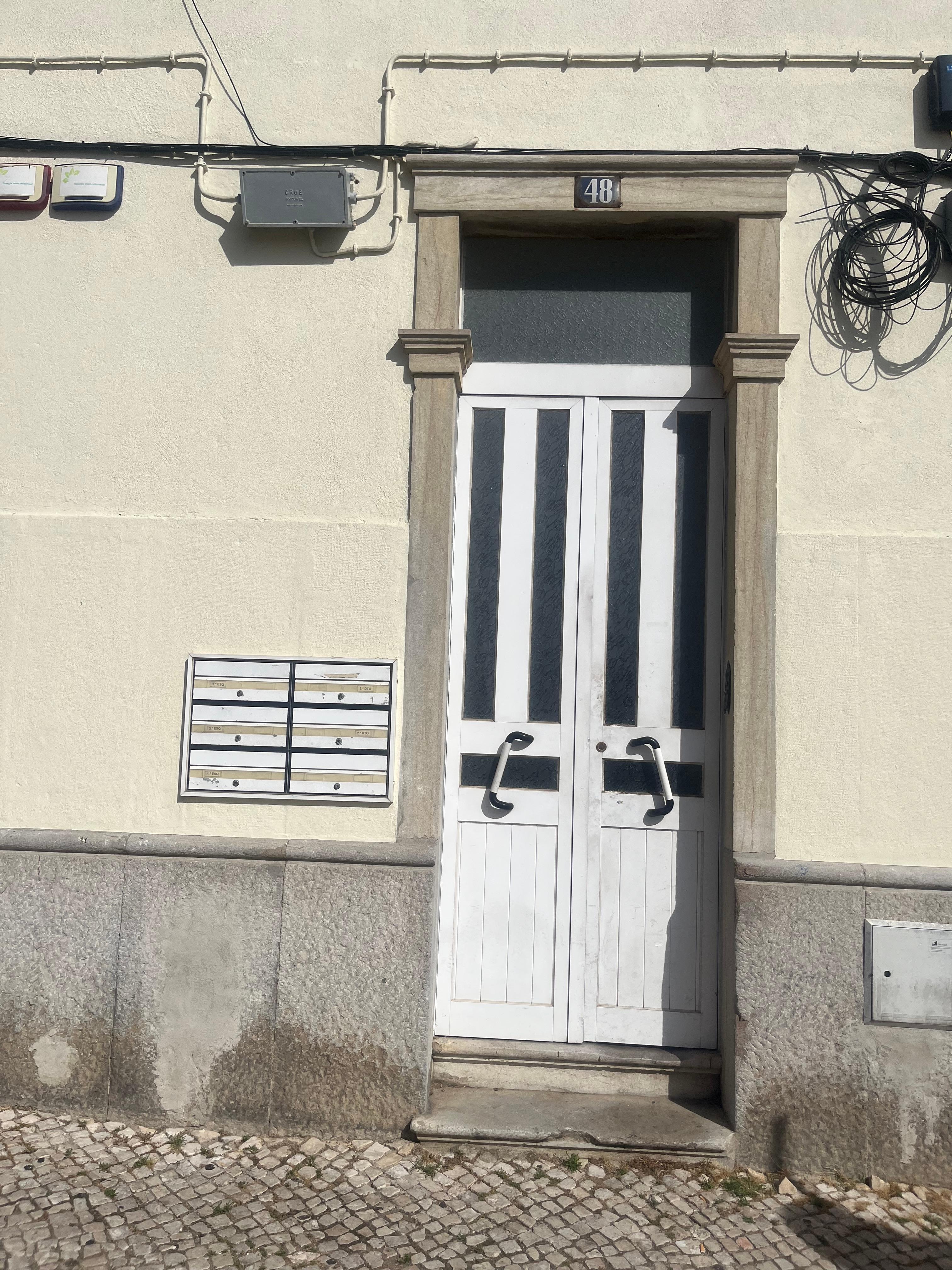 Porte d ´entrée dans le bâtiment