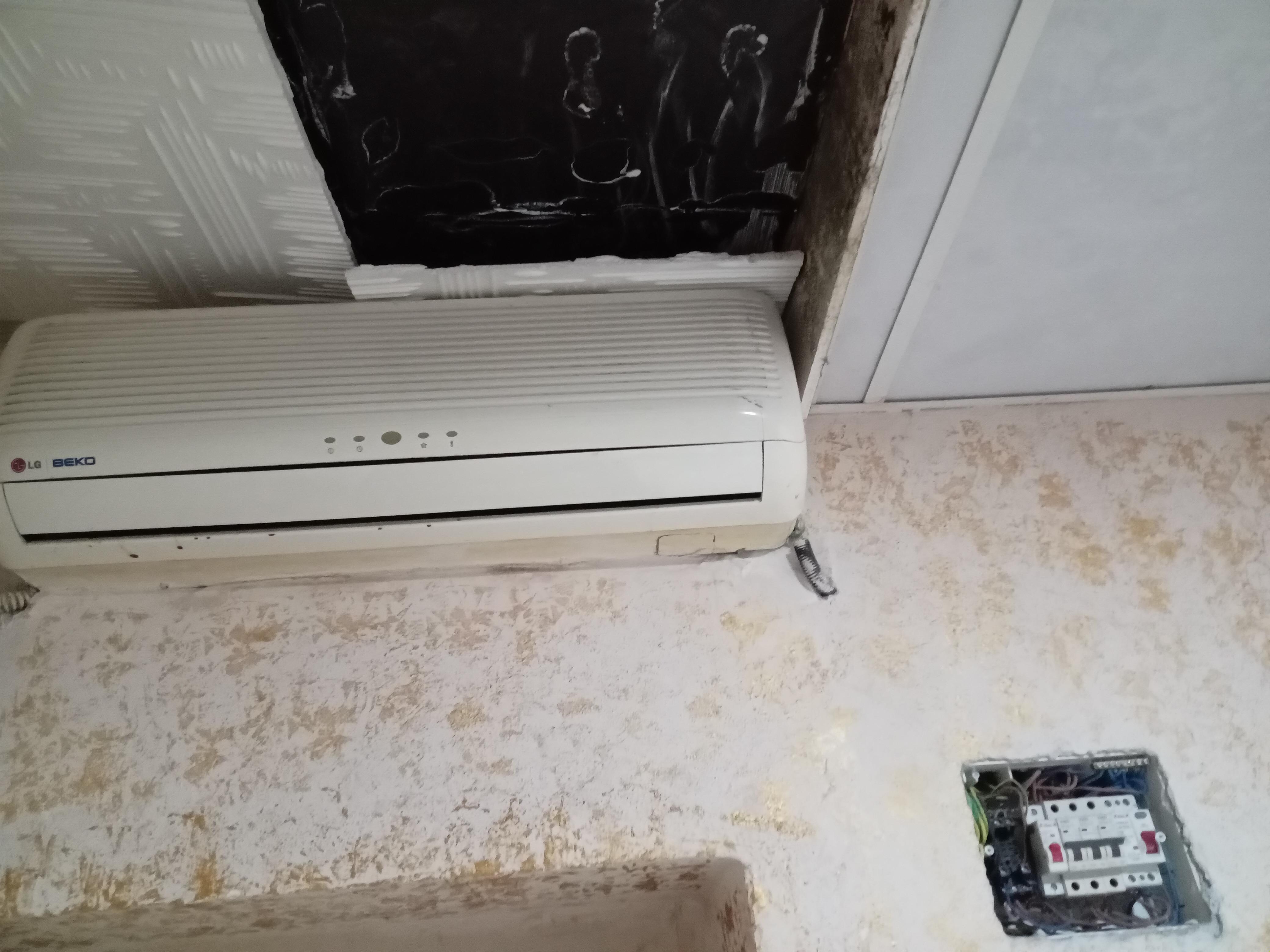 Bare wires on the ceiling, the smell of dampness from the air conditioner!