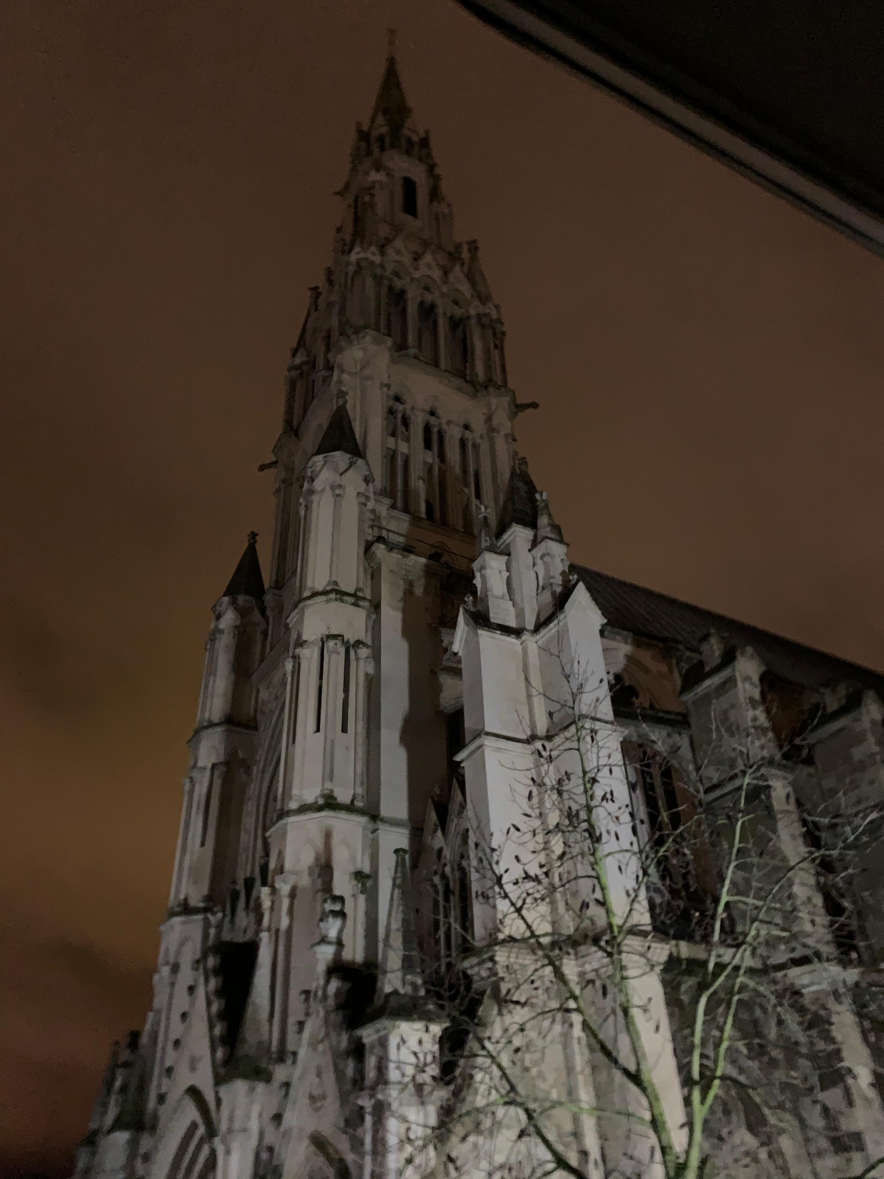 La vue de la cathédrale de notre chambre 