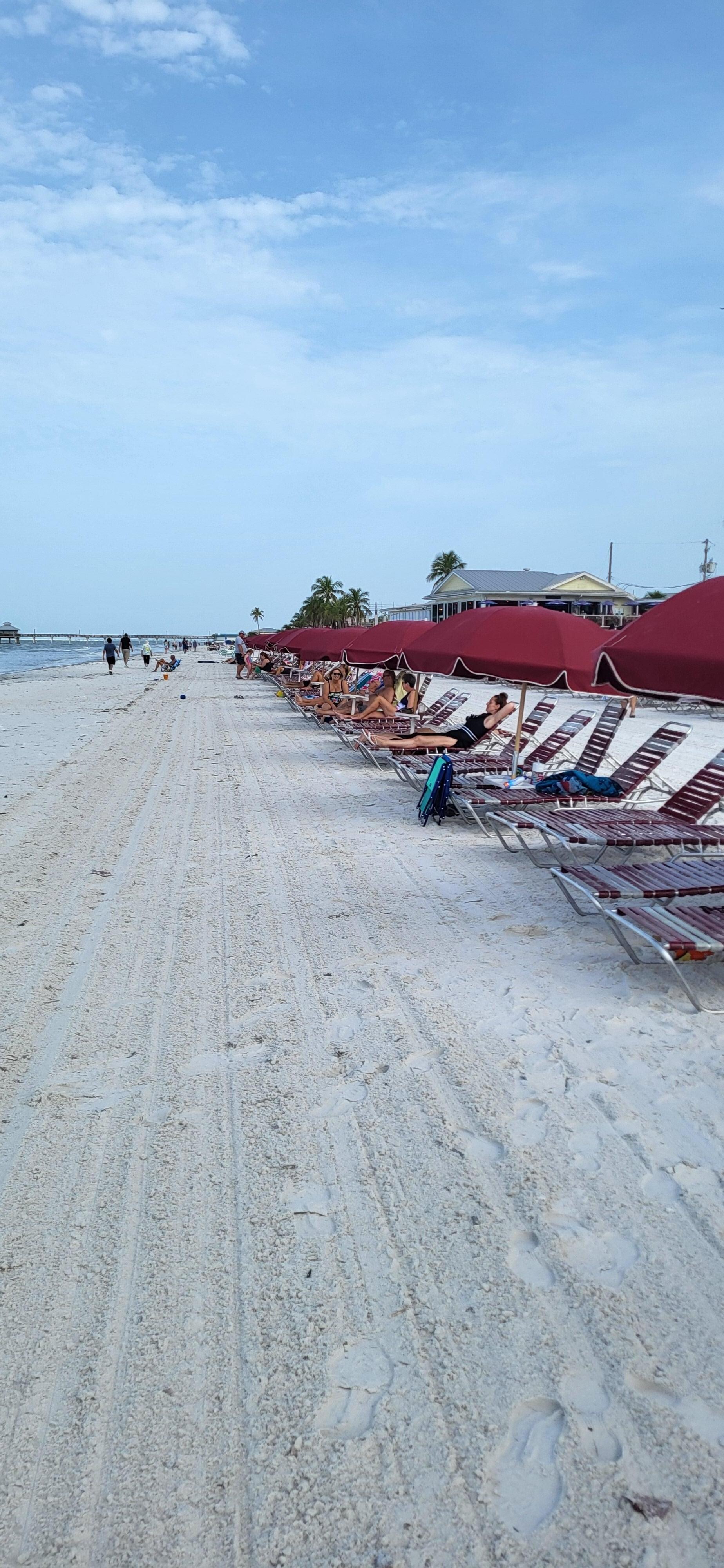 La plage devant. L hotel 