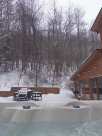 Backyard hot tub/ deck