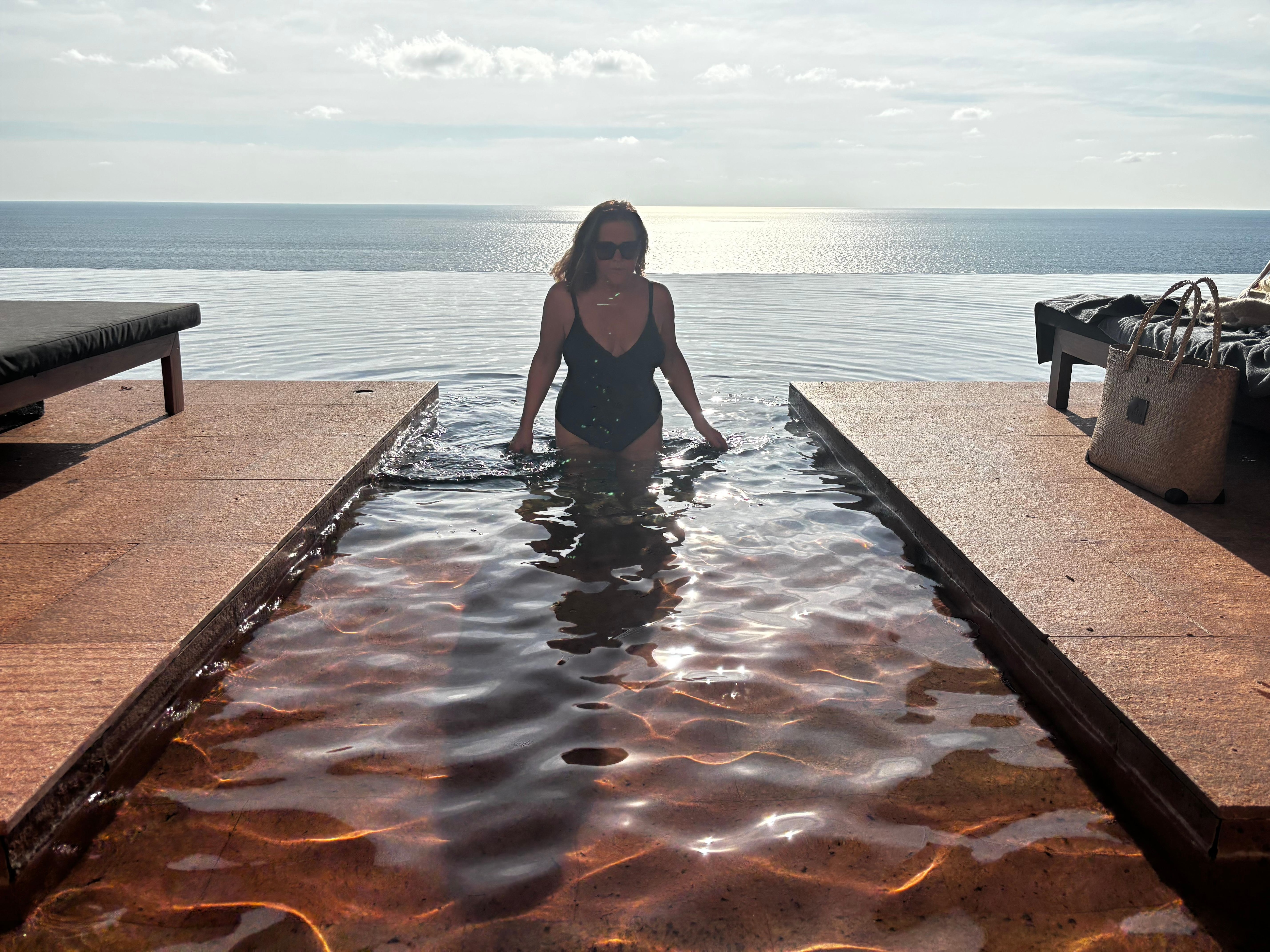 The view of the infinity pool 
