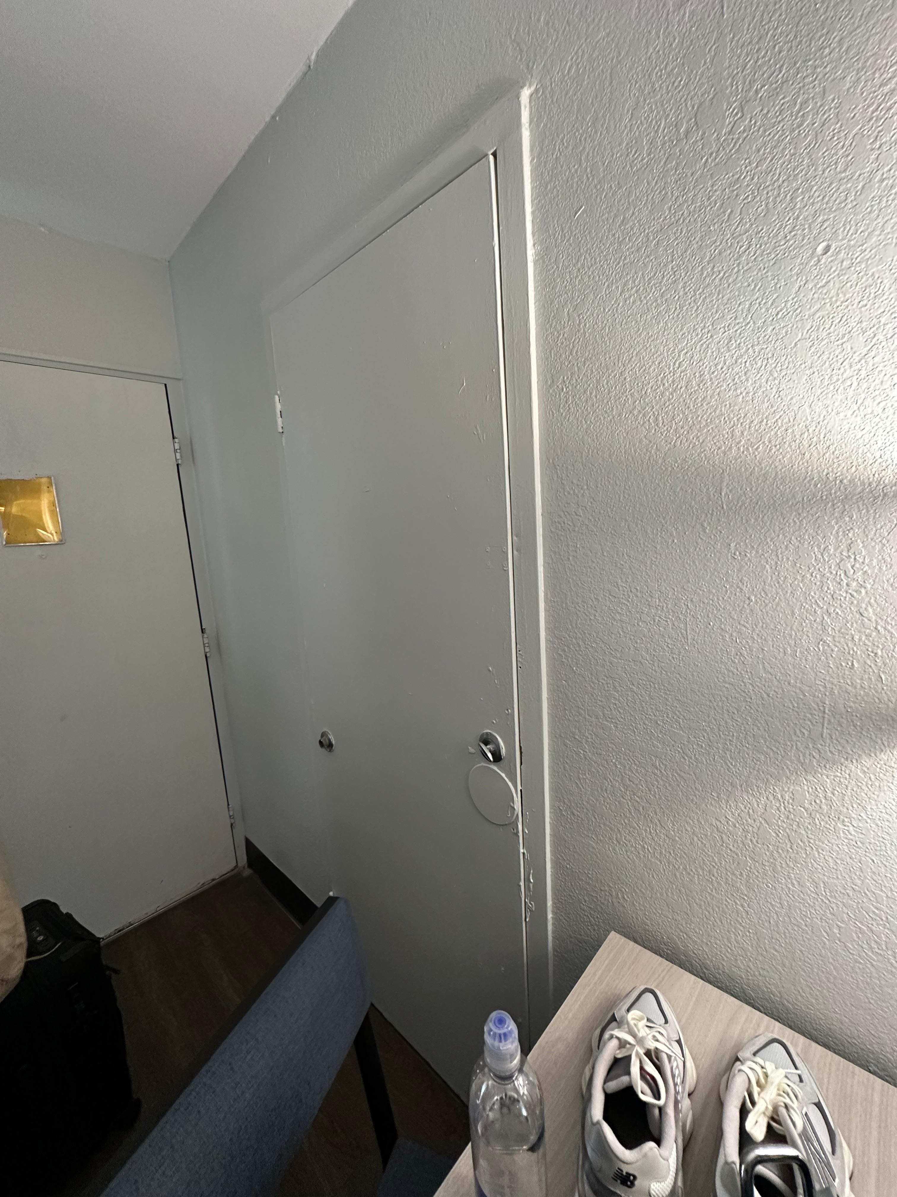 Connecting room door would not lock