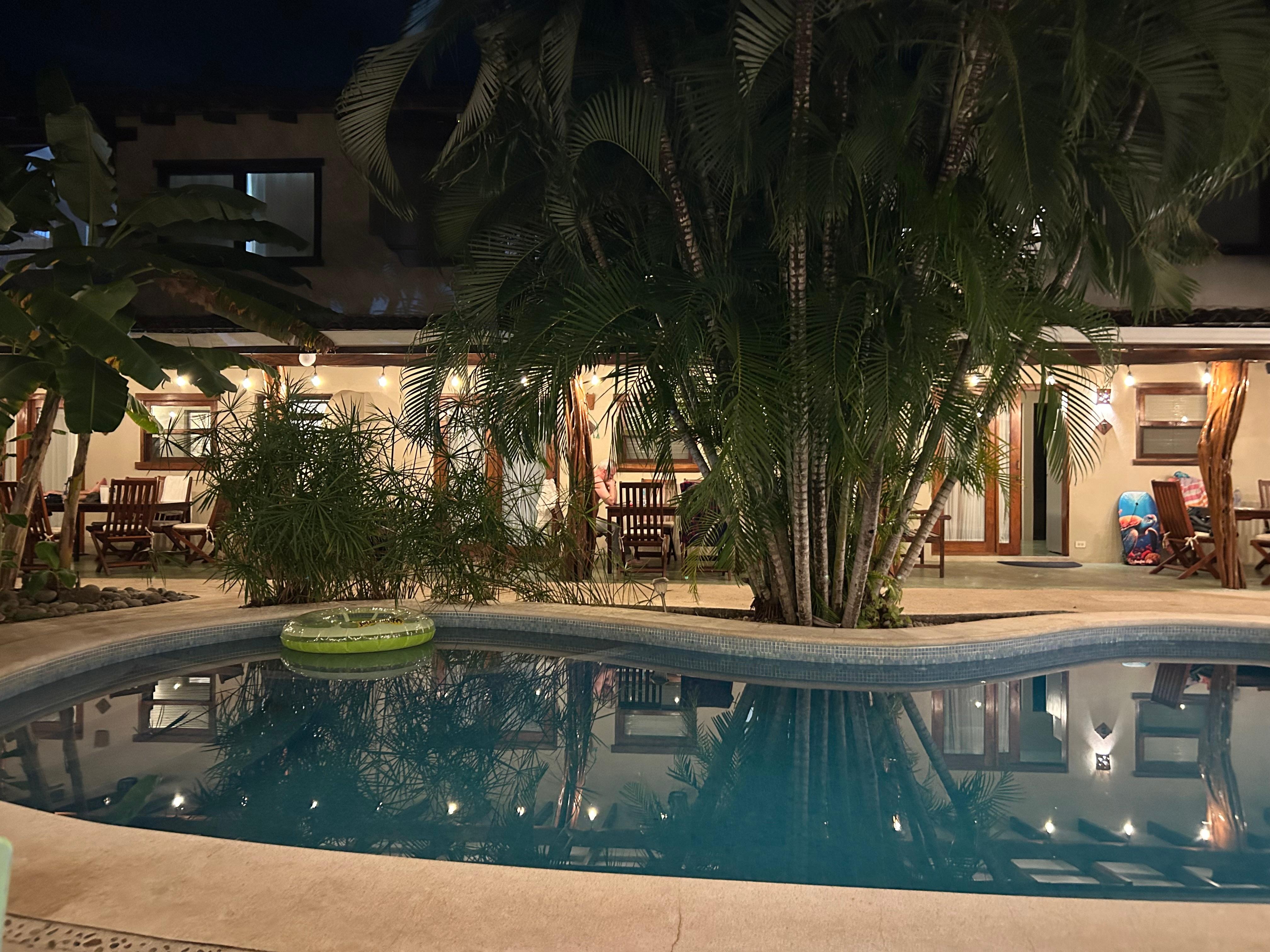 Peaceful pool and the other guests have been mellow