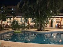 Peaceful pool and the other guests have been mellow