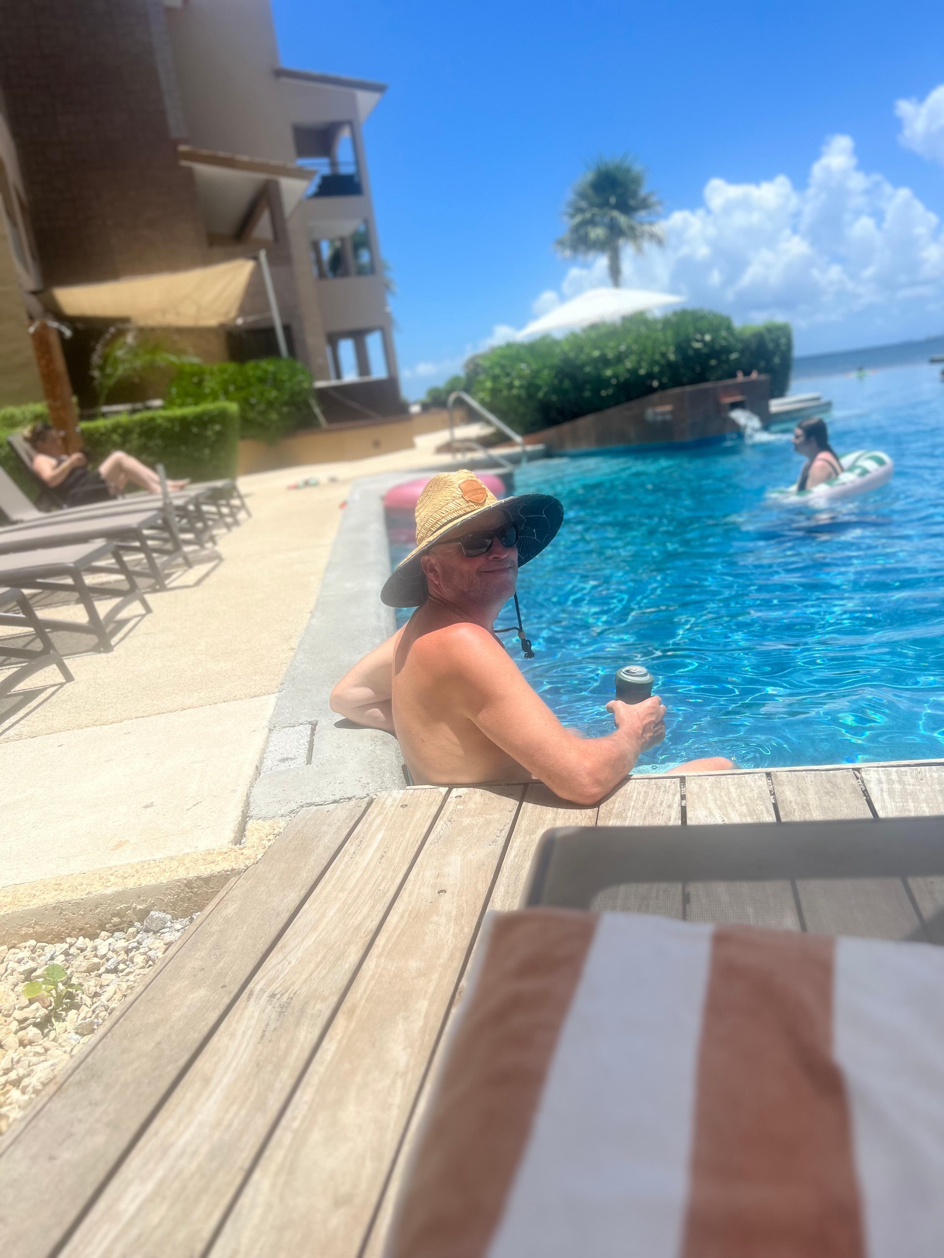 Very clean large pool 