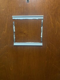 No emergency escape route in the room