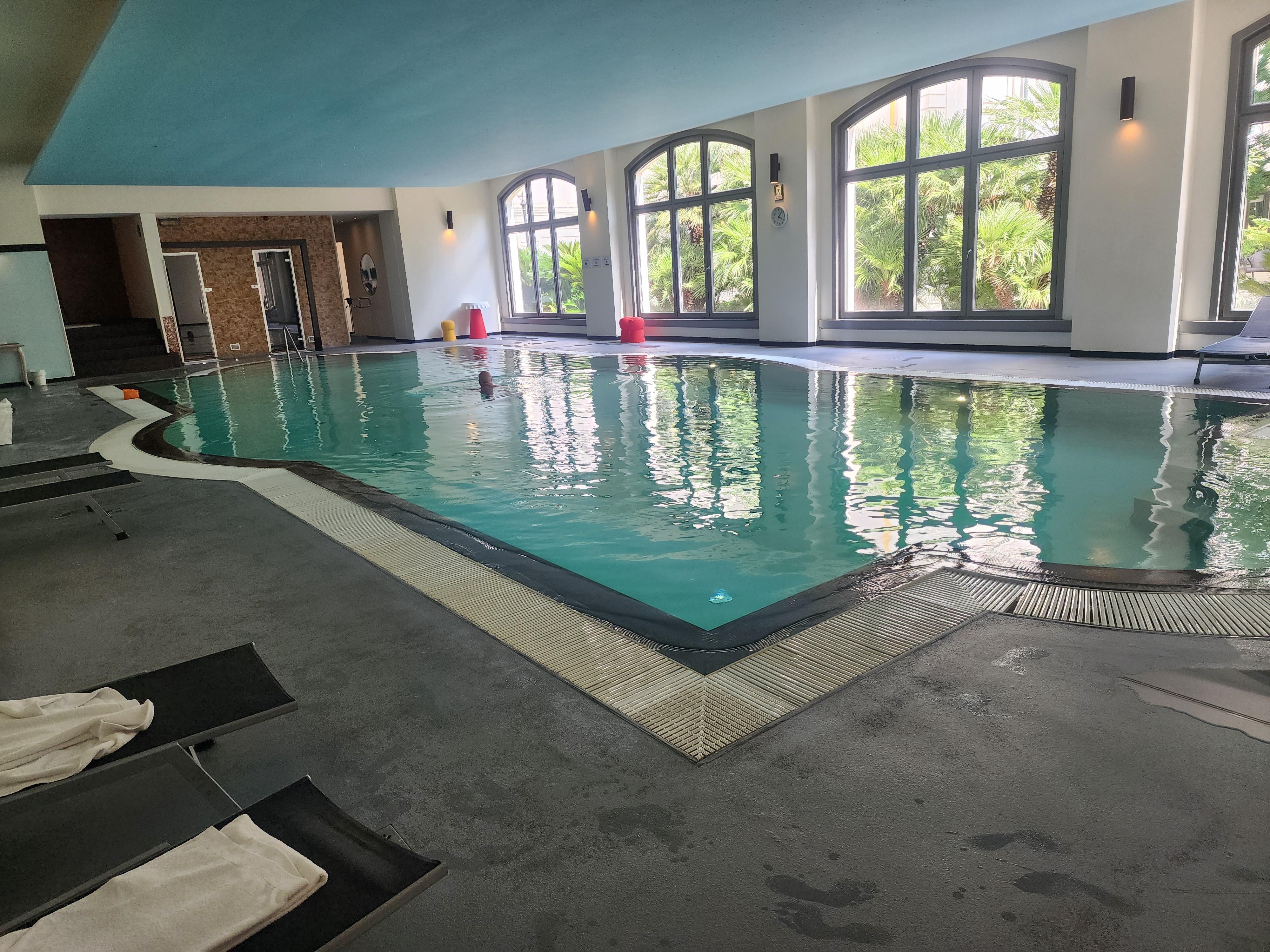 Piscine intérieure et payante