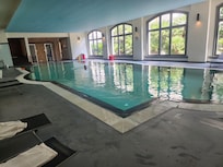 Piscine intérieure et payante